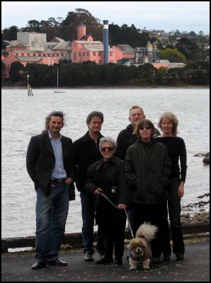 The iconic Auckland
view under threat ... Chelsea Sugar Refinery. And members of
the Birkenhead Residents Association, from left: Brendon De
Silva, Harvey White, Heather Nicholson, Dougall Love, Carol
Scott, and Lorraine Steele.