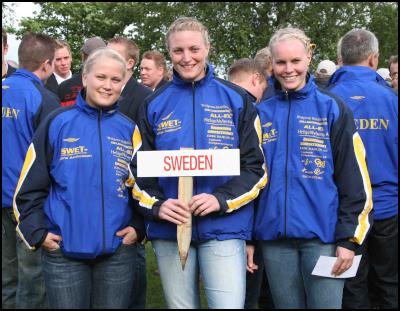 Team Sweet at
opening ceremony. L-R, Paulina Andersson, Vanja Kollmann and
Jessica Jonsson. Photo credits; Terry
Stevenson