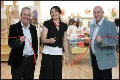 EziBuy founders,
Gerard (left) and Peter Gillespie, and Silver Fern and Magic
player, Joline Henry, officially open the new store in
Hamilton last night