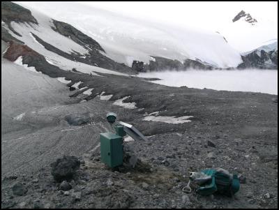 Automatic camera
overlooking the tephra dam on the rim of Ruapehu’s Crater
Lake. (V. Manville, GNS Science)