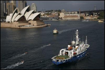 Esperanza arrives
in Sydney. © Greenpeace / Daniel Beltra