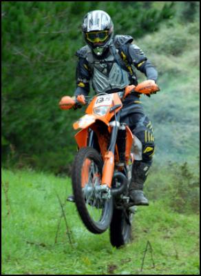 Auckland’s Chris
Birch (KTM), on his way to overall victory on Saturday.
Photo by Andy McGechan,
BikesportNZ.com