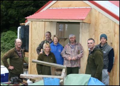 The team of
volunteers who transformed the hut (taken by Amalgamated
Helicopters NZ)