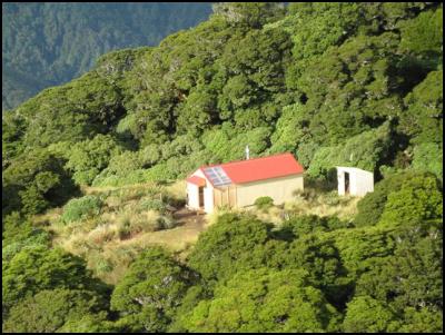 Dorset Ridge Hut
from the air (taken by Michael Janes, Department of
Conservation)