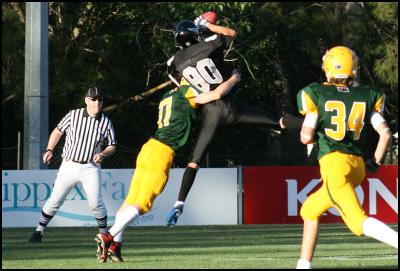 NZ Gridiron -
Josiah O’Connell Catches big pass over the
middle