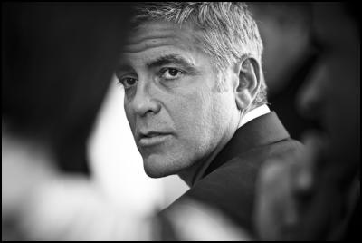 behind-the-scenes
images from Nespresso shoot: George Clooney with
photographer Sam Jones