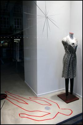 Image: Carey Davies - Revolt of the
mannequins, Royal de Luxe - Sniper victim
outline