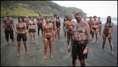 Harold Phillips, along with 19 other Greenpeace supporters at Muriwai beach who covered themselves in 'oil' to send a strong message to the Government to stop its plans for the drilling of new deep water oil wells off New Zealand's coast. © Greenpeace / Fraser Newman 