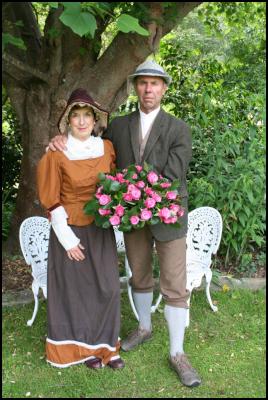 Barbara & Steve
Moffatt with a bunch of Freda’s roses (in the clothing
style of 1910)