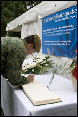 Singapore
personnel, from SAF, alongside NZ Defence Force personnel
lay a wreath in the Christchurch Botanic Gardens in memory
of those who died in the Christchurch Earthquake.