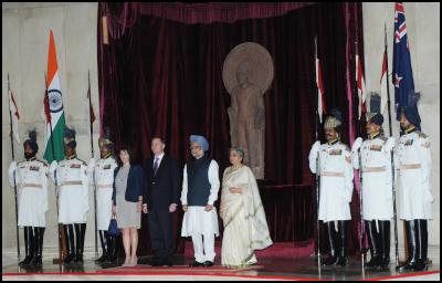 The Prime Minister
of India, Dr. Manmohan Singh with the Prime Minister of New
Zealand, Mr. John Key, at his ceremonial reception, at
Rashtrapati Bhawan, in New Delhi on June 28, 2011. Smt.
Gursharan Kaur and Mrs. Bronagh Key are also seen. Photo
credit:  PIB & Bharat-Darshan, Hindi magazine from New
Zealand