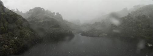 Karori Dam - High
resolution photos of Wellington snow, Karori. Pictures by
Alexander Garside.