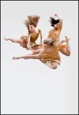 New Zealand School
of Dance students Zoë Dunwoodie, Samantha Hines and Simone
Lapka. Photography by Stephen A’Court.
