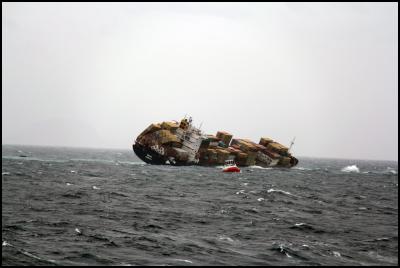 Image of the
stricken cargo ship Rena taken from HMNZS Endeavour –
Starboard Side.  Credit: New Zealand Defence
Force