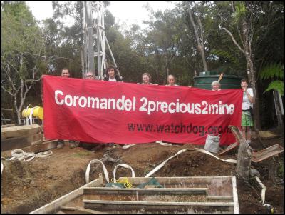 Banner: Coromandel 2precious2mine - Today a group of locals and regular visitors to
the Coromandel have visited the gold mining rig which is
once again in the Parakiwai valley, just south of
Whangamata. The protest is being organised by Earthwatch
Whangamata with support from Coromandel Watchdog.
