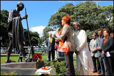 Photos: Al Simmonds. Ghandi
Commemoration at Wellington Railway Station - Mayor Celia
Wade-Brown, Deputy Mayor Ian McKinnon and the chair of the
Commemoration Committee, Shree Naginbhai (Neil) G.
Patel