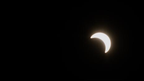 The partial eclipse
of the sun, 14 November 2012, as viewed from Wellington, New
Zealand. Photos by Christopher Moss,
Mossline.com