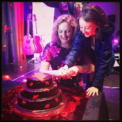 Victoria Spackman
and Nova Waretini Hewison cut 25 birthday cake image by
Jennifer OSullivan