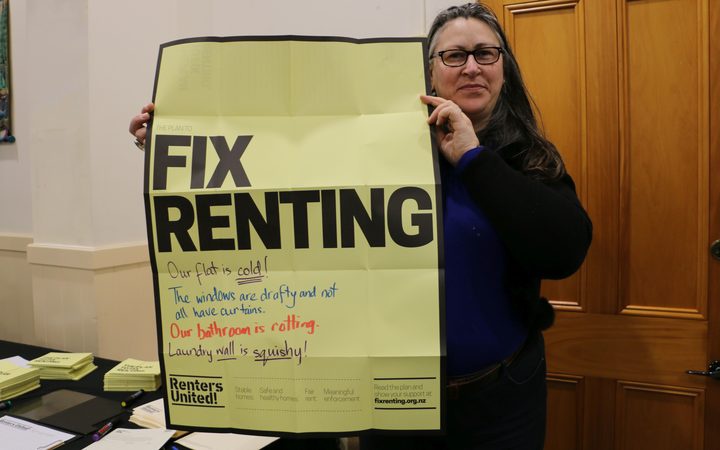 Renter Linda says
her Wellington flat is draughty and cold, but the landlord
refuses to do anything about it. Photo: RNZ / Katie Doyle 