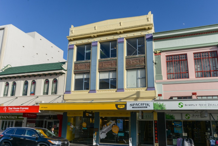 The first building
in New Zealand to be constructed with ‘floating’
foundations to minimise structural damage emanating from an
earthquake, Bennett’s Building in Napier, has been placed
on the market for sale.