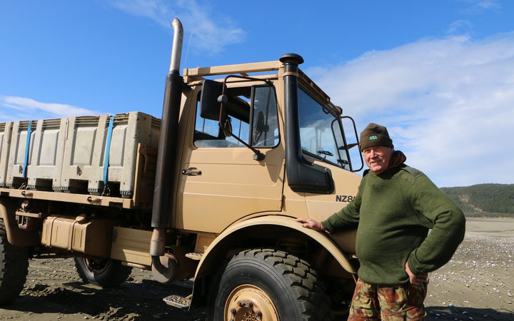 Man with truck -
Greg Smith is among those helping to build the elevated
site. Photo: RNZ / Anneke Smith 