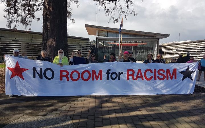 Protesters outside
the Gisborne District Council. Photo: RNZ / Laura Dooney 