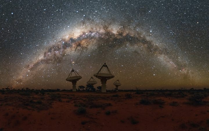 Antennas of
CSIRO’s Australian SKA Pathfinder (ASKAP) radio telescope.
Photo: CSIRO/Alex Cherney 