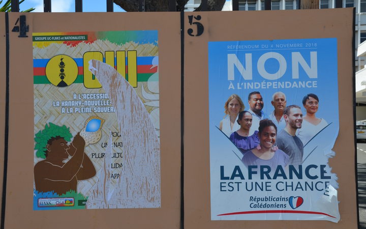 Oui and Non
election posters