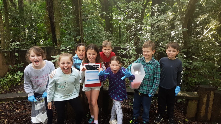 Woodleigh School
students are trapping and monitoring predators and
biodiversity on their school grounds, as part of Towards
Predator-Free Taranaki.