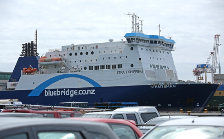 The Bluebridge
ferry hit a pile as it came into Wellington this afternoon.
Photo: RNZ / Alexander Robertson