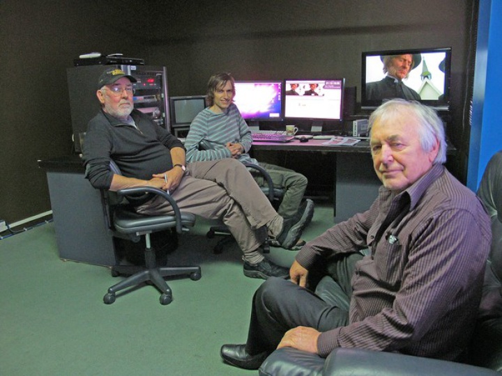 Mike Horton, Jonno
Woodford-Robinson and Geoff Murphy in an editing room