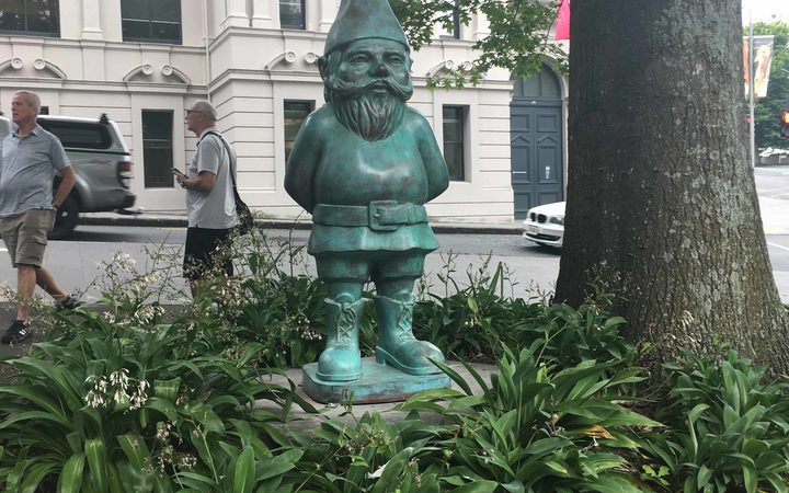 it's a giant bronze
gnome