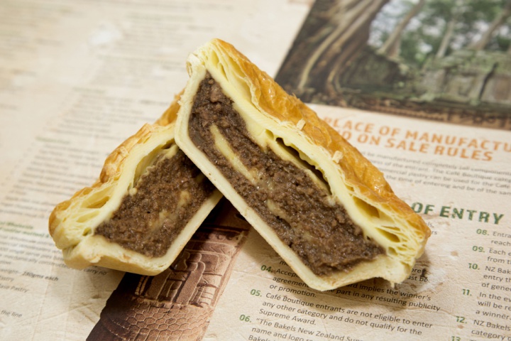 cut to show the filling – pieces of cheese are layered through the mince
